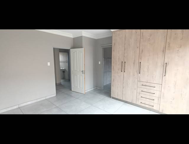 4 BEDROOM DUPLEX TO LET IN MODEL PARK